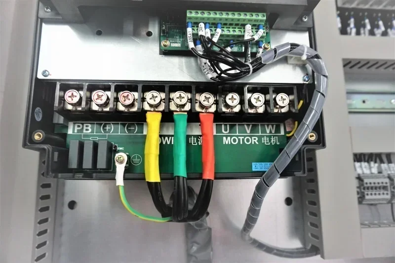 Kabinet Distribusi Daya Luar R - Outdoor Power Distribution Board ulasan dan harga